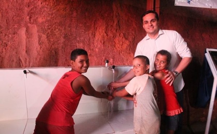 Famílias conseguem ter água após perfuração de poço em Joaquim Gomes