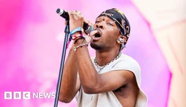 Cantor D4vd, acusado de homicídio, guardava pornografia infantil no celular