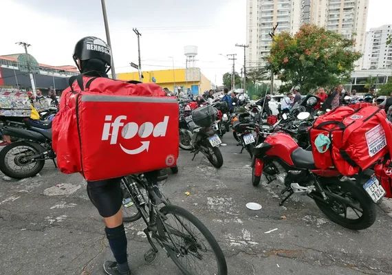 Lei do Rio de Janeiro obriga aplicativos a dar mochilas a entregadores