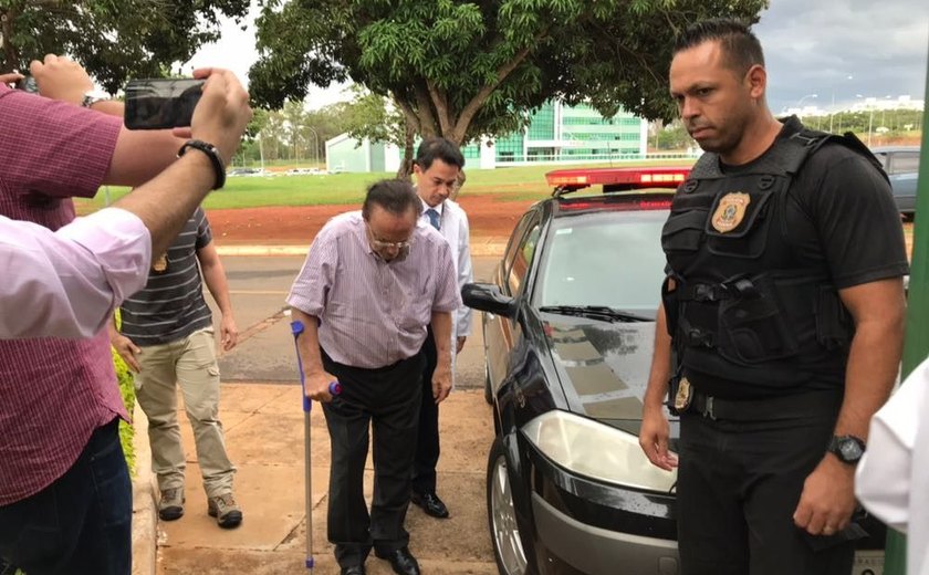 Paulo Maluf chega ao IML de Brasília para exames antes de ir à prisão