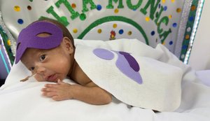 Maternidade Santa Mônica faz book de Carnaval com bebês e alerta para cuidados durante a folia