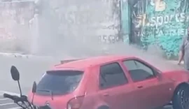 Carro pega fogo em Arapiraca e assusta motoristas e pedestres