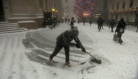 Forte tempestade de neve atinge nordeste dos EUA e interrompe viagens