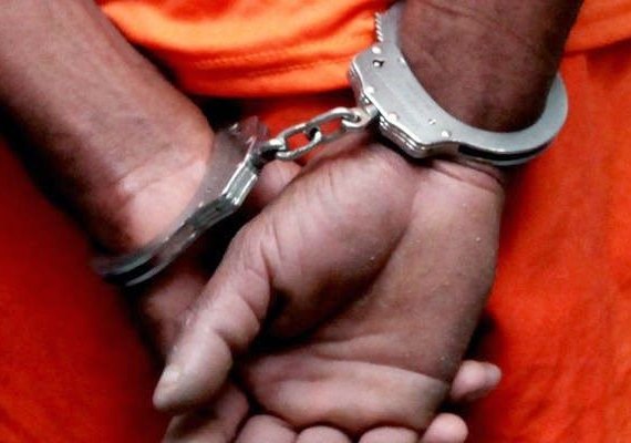 Jovem é preso após roubar passageiros de ônibus no Pinheiro