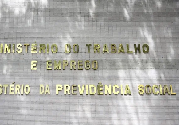 Médicos peritos do INSS voltam ao trabalho nesta segunda-feira