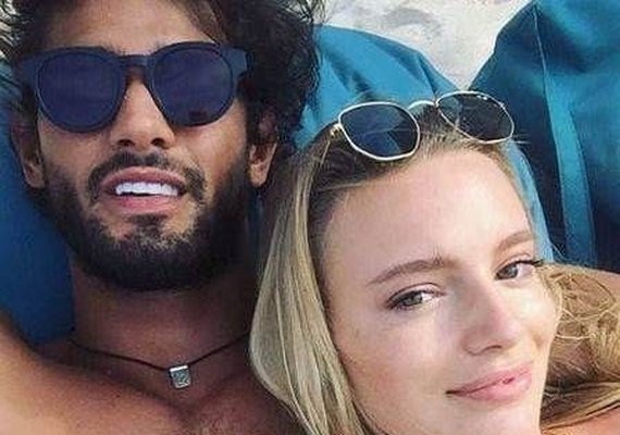 Ex de Marquezine, Marlon Teixeira surge em clima de romance com modelo alemã em Bali