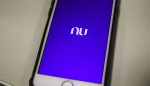 Clientes do Nubank reclamam de falha no aplicativo e dinheiro bloqueado