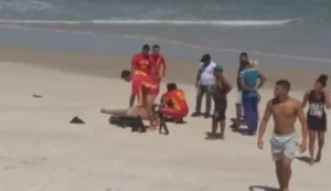 Mulher é socorrida após ser vítima de afogamento em Maragogi