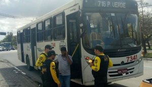 Quatro ônibus são apreendidos durante fiscalização em Maceió