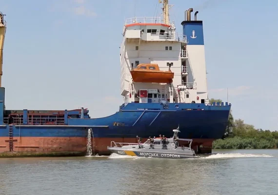 Ucrânia diz que míssil russo atingiu navio civil no Mar Negro