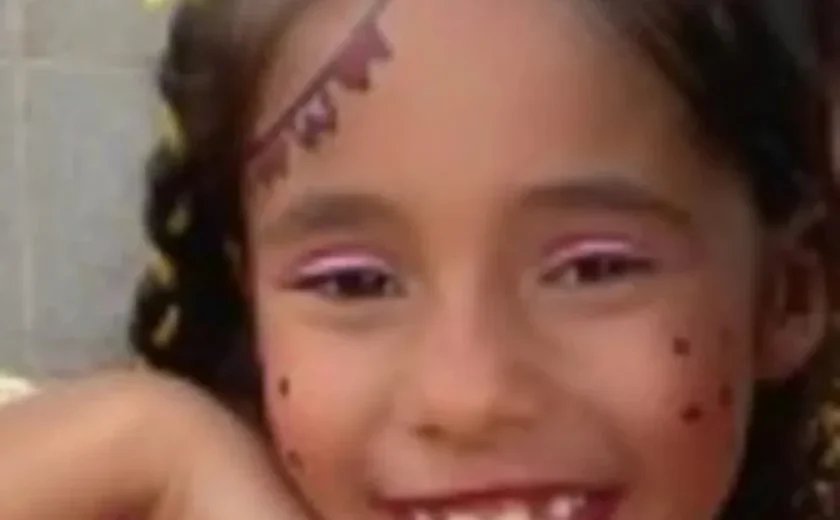 Durante surto psicótico, mãe mata filha de apenas 7 anos com uma facada no pescoço