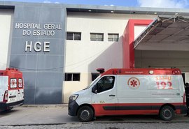 Homem em situação de rua sofre atentado à pedrada na Praça da Faculdade