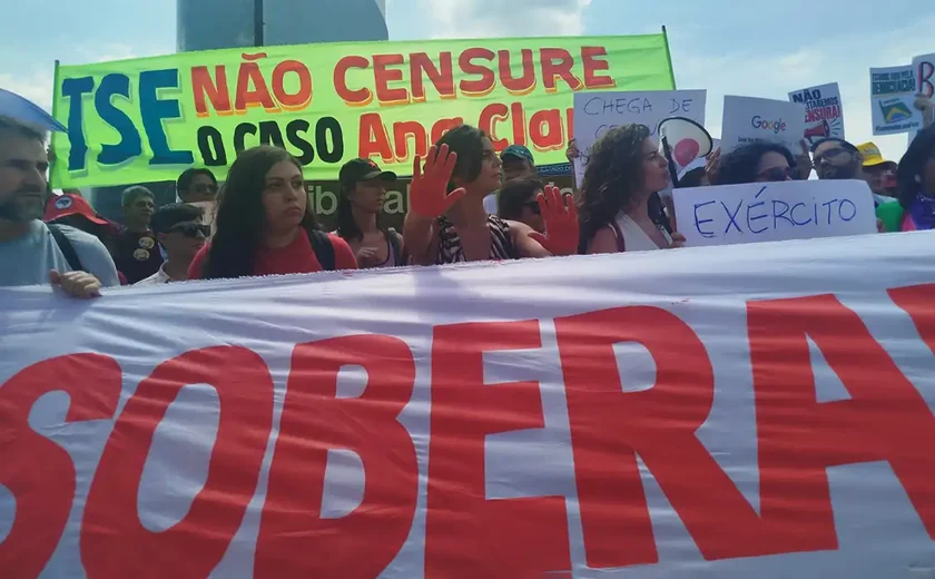 Caso Ana Clara: ativistas protestam no TSE contra decisão de André Mendonça