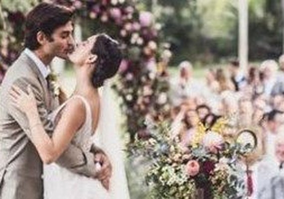 Isis Valverde se casa com André Resende no Rio de Janeiro