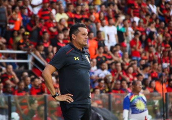 Claudinei Oliveira entrega cargo no Sport após derrota para São Paulo