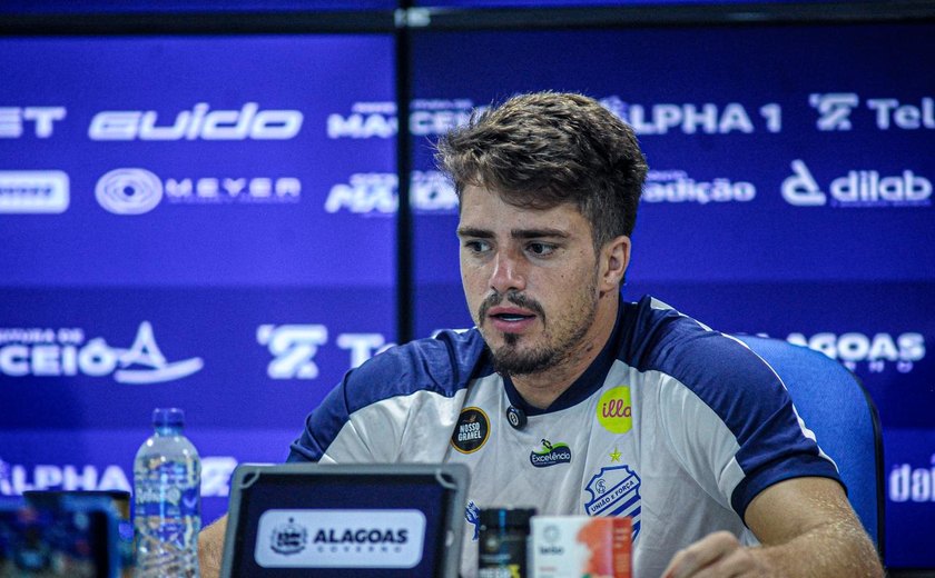 Matheus Melo destaca força coletiva e adaptação como falso nove no CSA