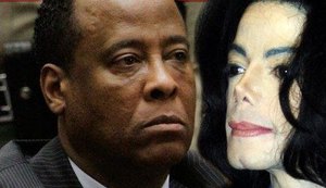 Médico promete contar a filhos de Michael Jackson a verdade sobre seus pais biológicos