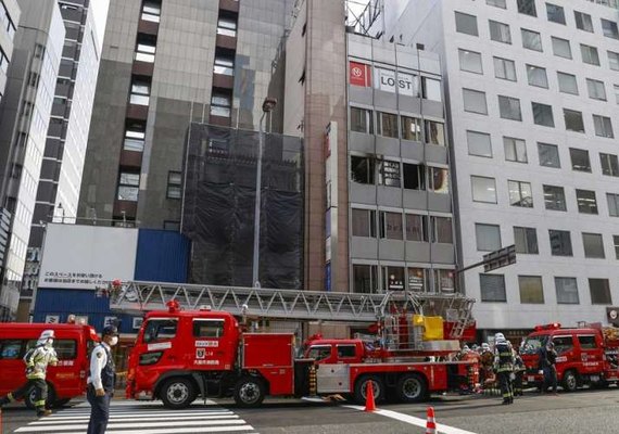 Incêndio em clínica psiquiátrica em prédio de 8 andares deixa 27 mortos