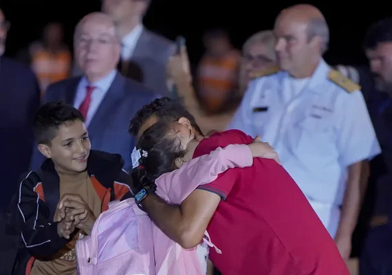 Clima de emoção marcou chegada de brasileiros da Faixa de Gaza