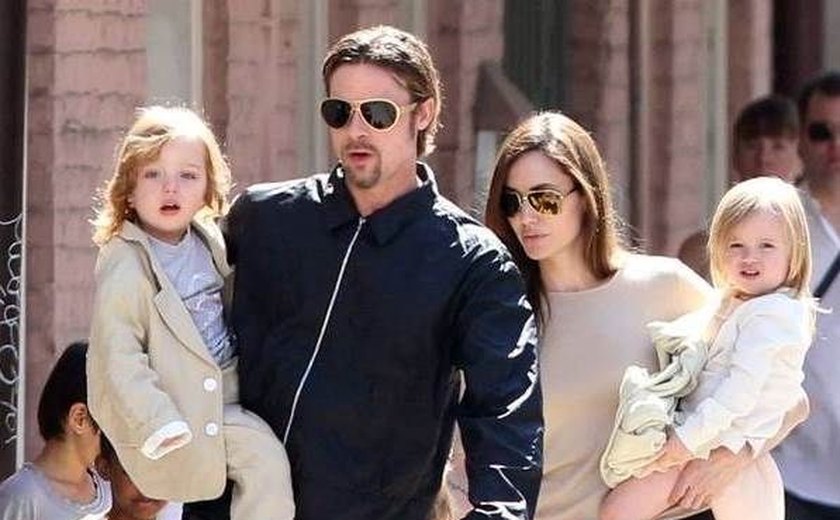 Pitt pede mais uma visita semanal em acordo sobre a guarda dos filhos com Jolie
