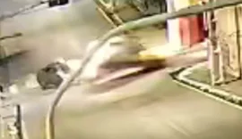 Colisão entre ambulância e carro é registrada no Centro de Maceió