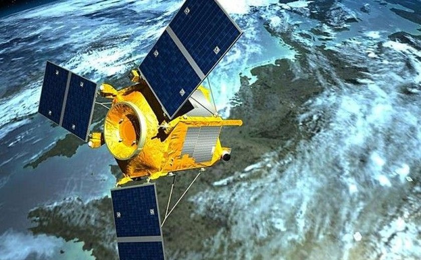 França acusa Rússia de tentar espionar satélite que contém informações militares