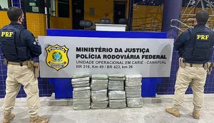 Dois são presos com 50 kg de maconha dentro de porta-malas
