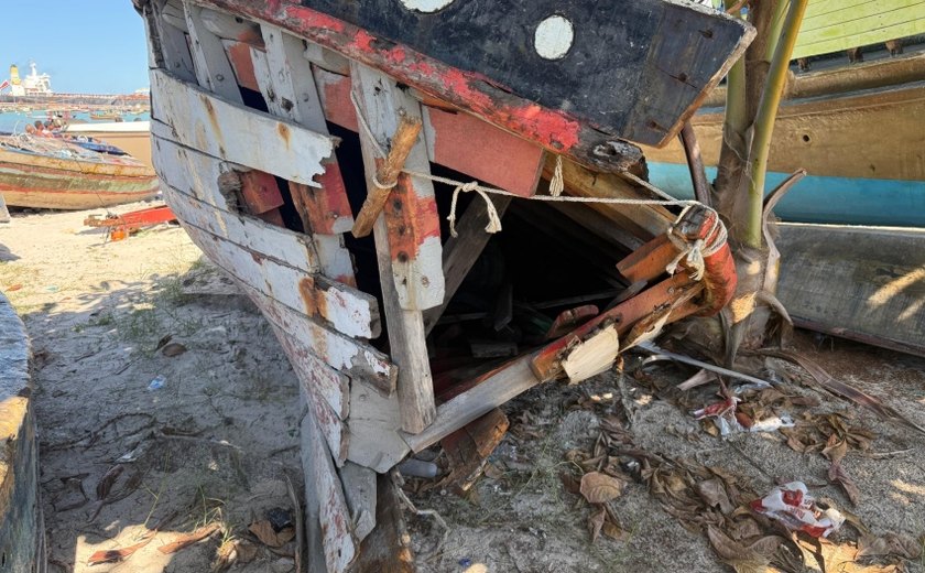 Embarcações e objetos abandonados serão retirados de Centro Pesqueiro do Jaraguá
