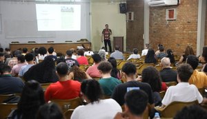 Jornalista alerta calouros da Ufal sobre utilização responsável da inteligência artificial