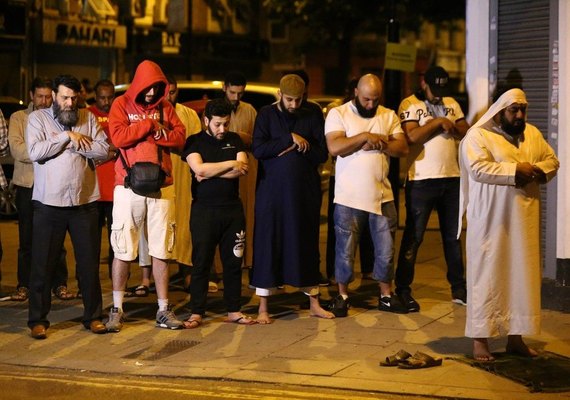 Polícia trata atropelamento em Londres como terrorismo