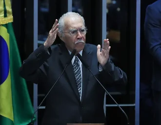 Ex-presidente José Sarney é internado com quadro de pneumonia