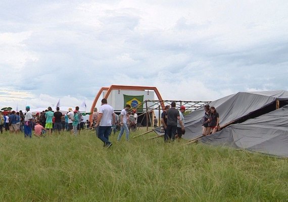 Manifestantes acampam antes do julgamento do recurso de Lula no TRF-4
