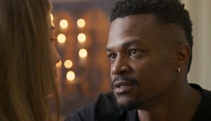 Ramon descobre caso de Paloma e Marcos, surta e noivado chegará ao fim