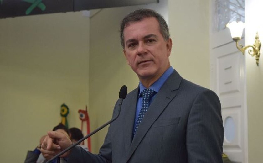 Na Assembleia, deputado critica revisão de benefícios do INSS