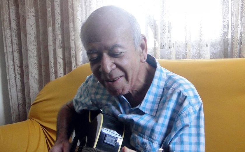 Autor de 'Minha Sereia', cantor alagoano Carlos Moura morre aos 73 anos