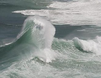 Marinha alerta para mar agitado com ondas de até 3,5 metros no litoral de Alagoas