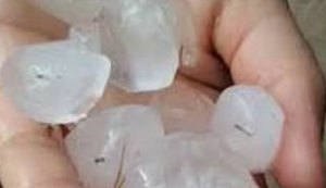 Chuva de granizo assusta moradores de povoado no Sertão de Alagoas