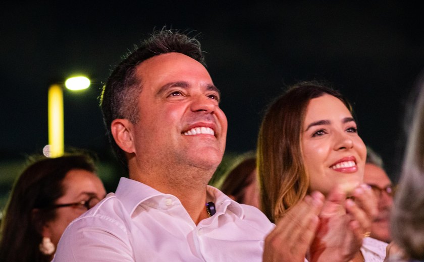 Governador e primeira-dama prestigiam espetáculo “Mulheres em Cena: Entre Flores e Delicadezas”