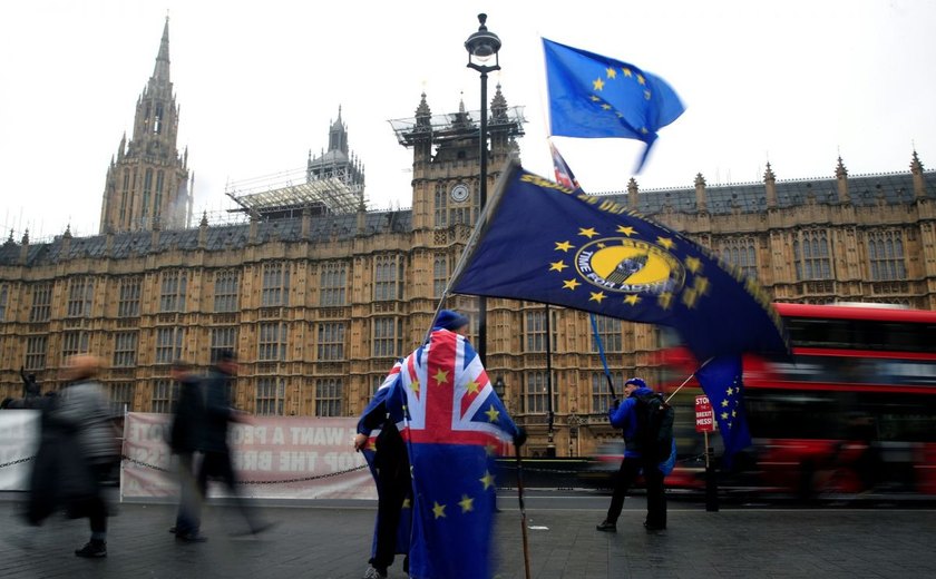 Parlamento do Reino Unido aprova pedido de prorrogação do Brexit de Theresa May à UE