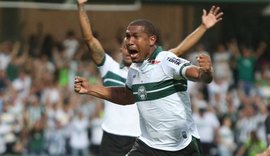 Coritiba vence o Figueirense no Couto Pereira e entra no G4