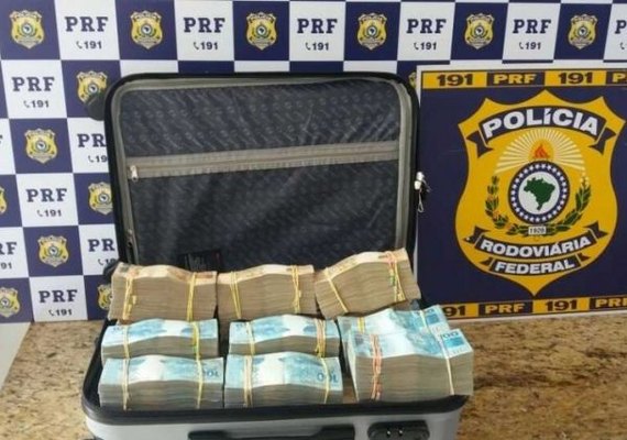 Polícia acha R$ 700 mil em dinheiro dentro de mala transportada em ônibus