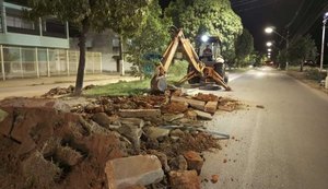 Canteiro central da avenida principal do Benedito Bentes 2 está sendo reduzido