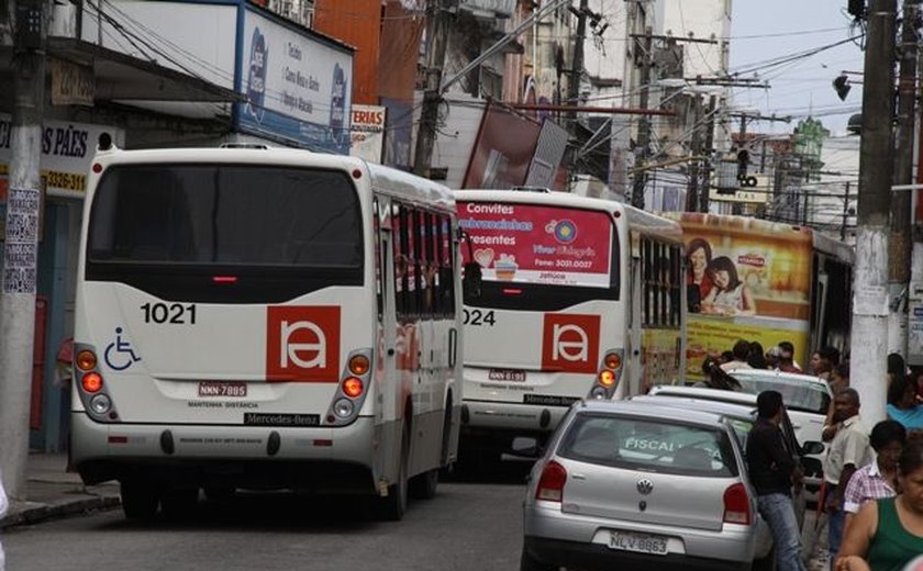SMTT inicia orientação à população sobre mudanças de ônibus na Rua do Comércio