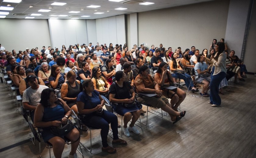 Prefeitura de Maceió capacita 260 ambulantes da orla e fortalece economia e turismo
