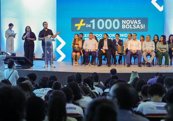 Governo do Estado lança edital de mil bolsas de iniciação científica para estudantes da rede pública