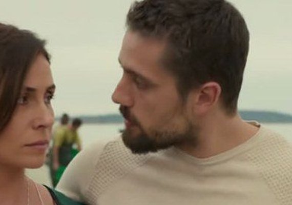 Novela 'Sol Nascente': triste por causa de Mario, Alice é consolada por César