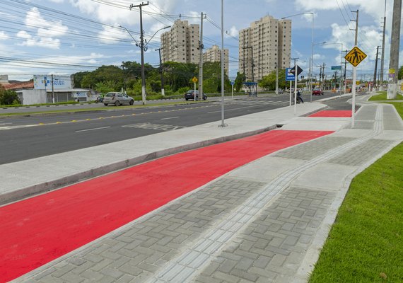 Avenida Menino Marcelo é ampliada e ganha novas faixas paralelas