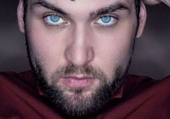 Filho de Nicolas Cage é perseguido pela polícia, bate carro e é preso embriagado