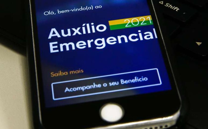 Pais solteiros recebem R$ 4,1 bilhões em retroativo do auxílio emergencial