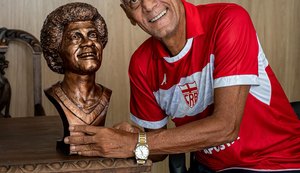 CRB inaugura busto em homenagem ao ídolo regatiano Joãozinho Paulista